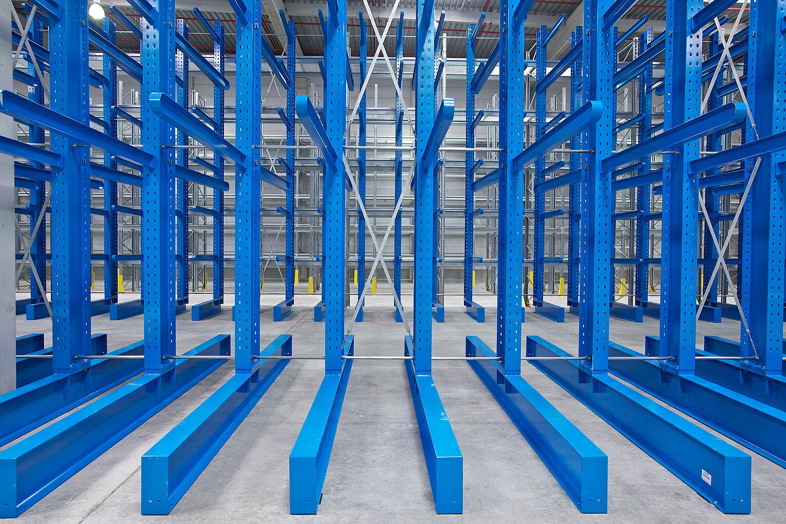 [Translate "Czech Republic"] Cantilever racking system by OHRA