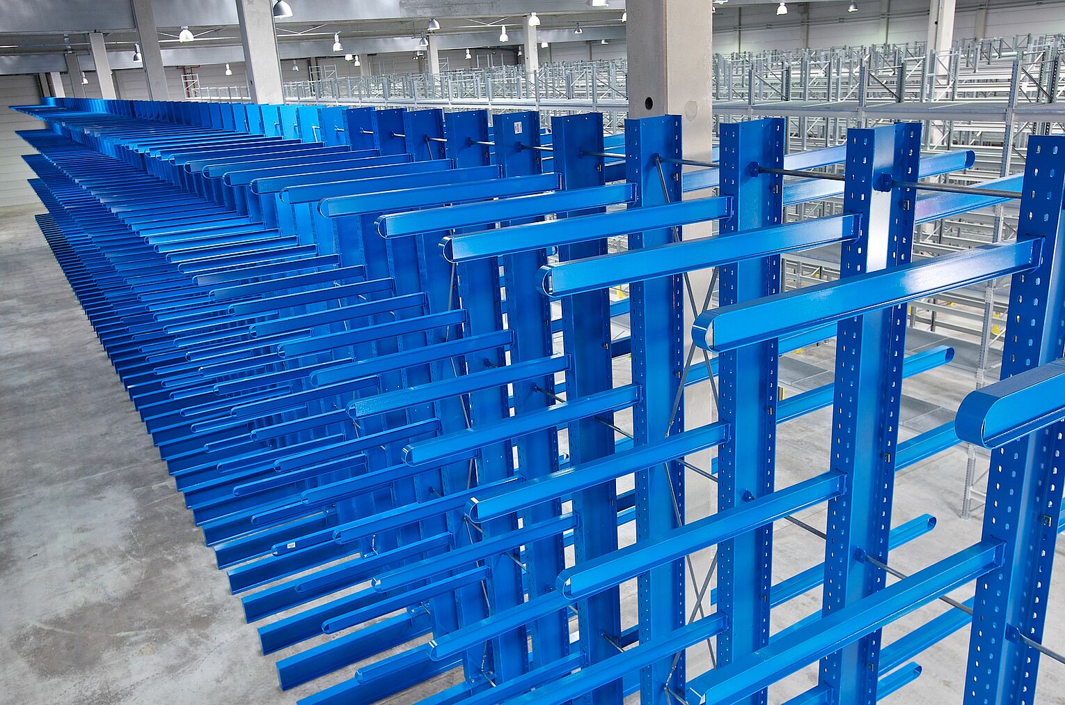 [Translate "Czech Republic"] Cantilever racking system by OHRA