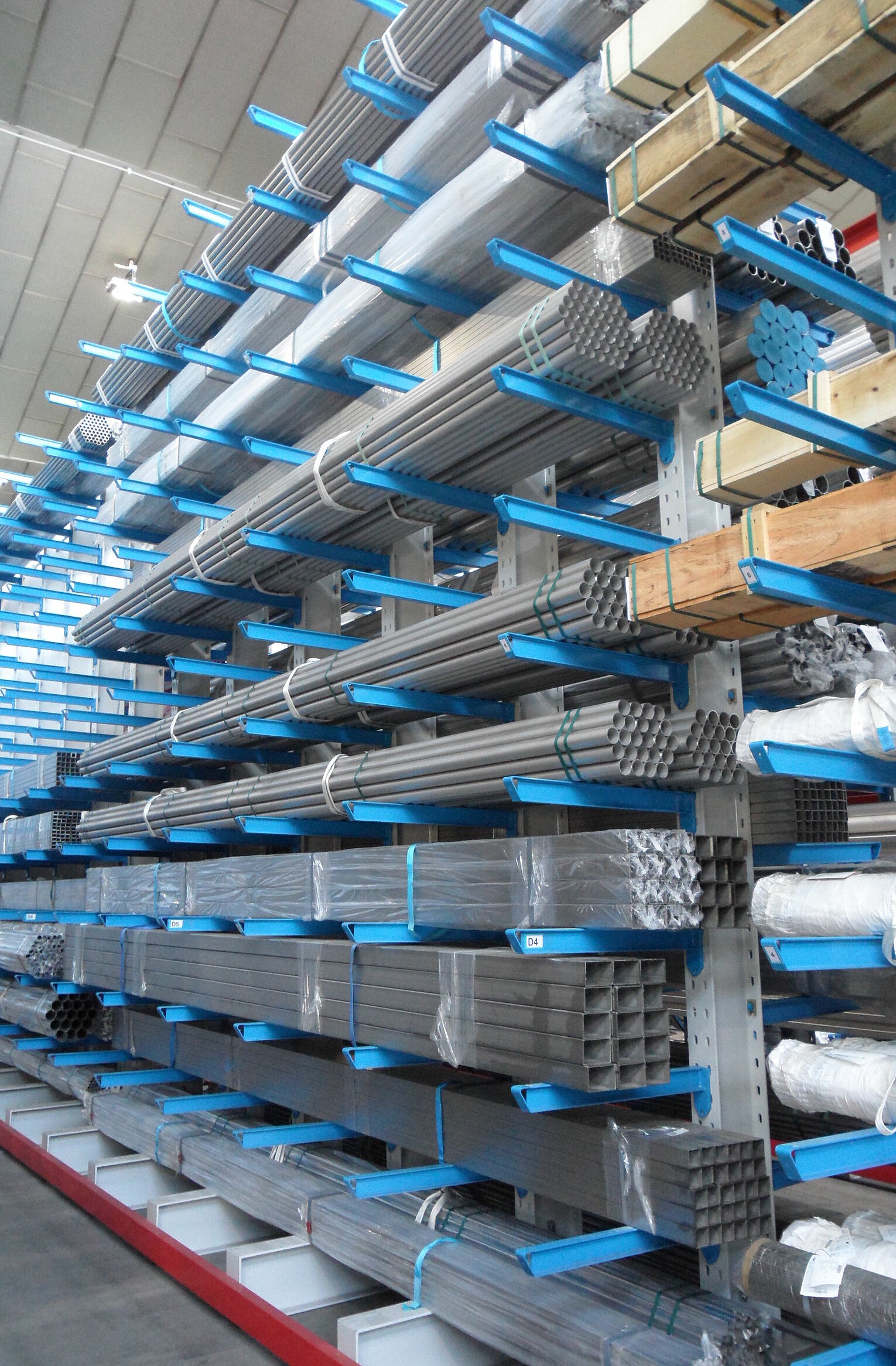 [Translate "Czech Republic"] Cantilever racking metal trade