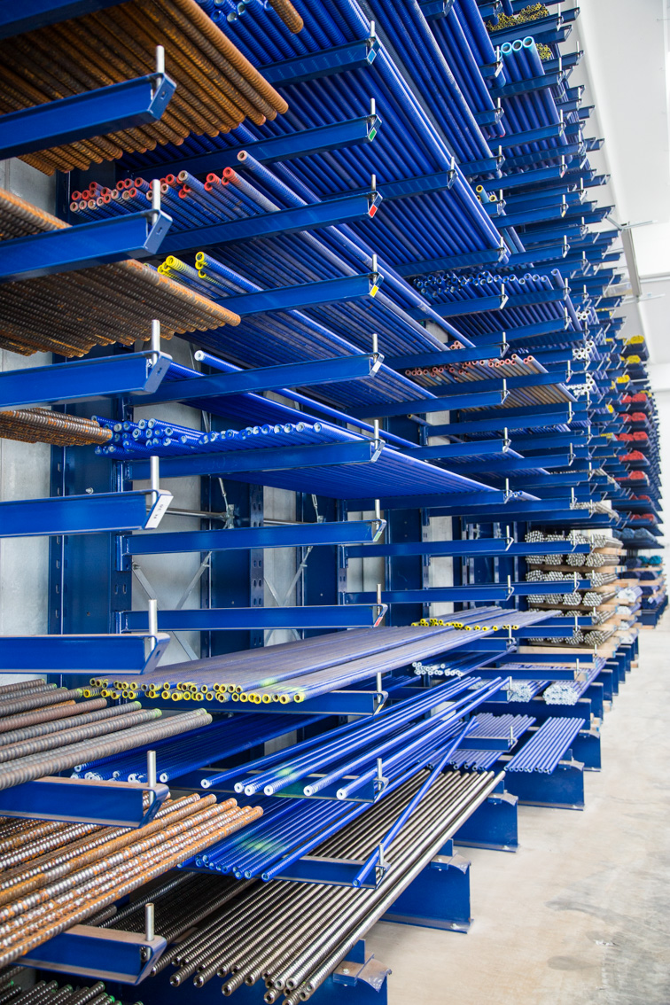 [Translate "Czech Republic"] Cantilever racking Industry solution