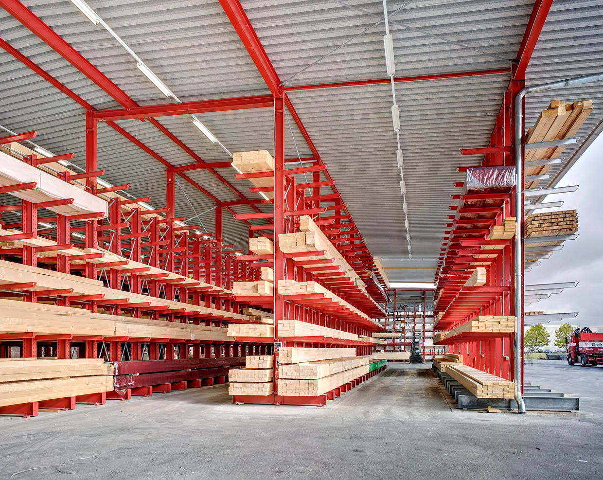[Translate "Czech Republic"] Rack-clad warehouse Cantilever racking
