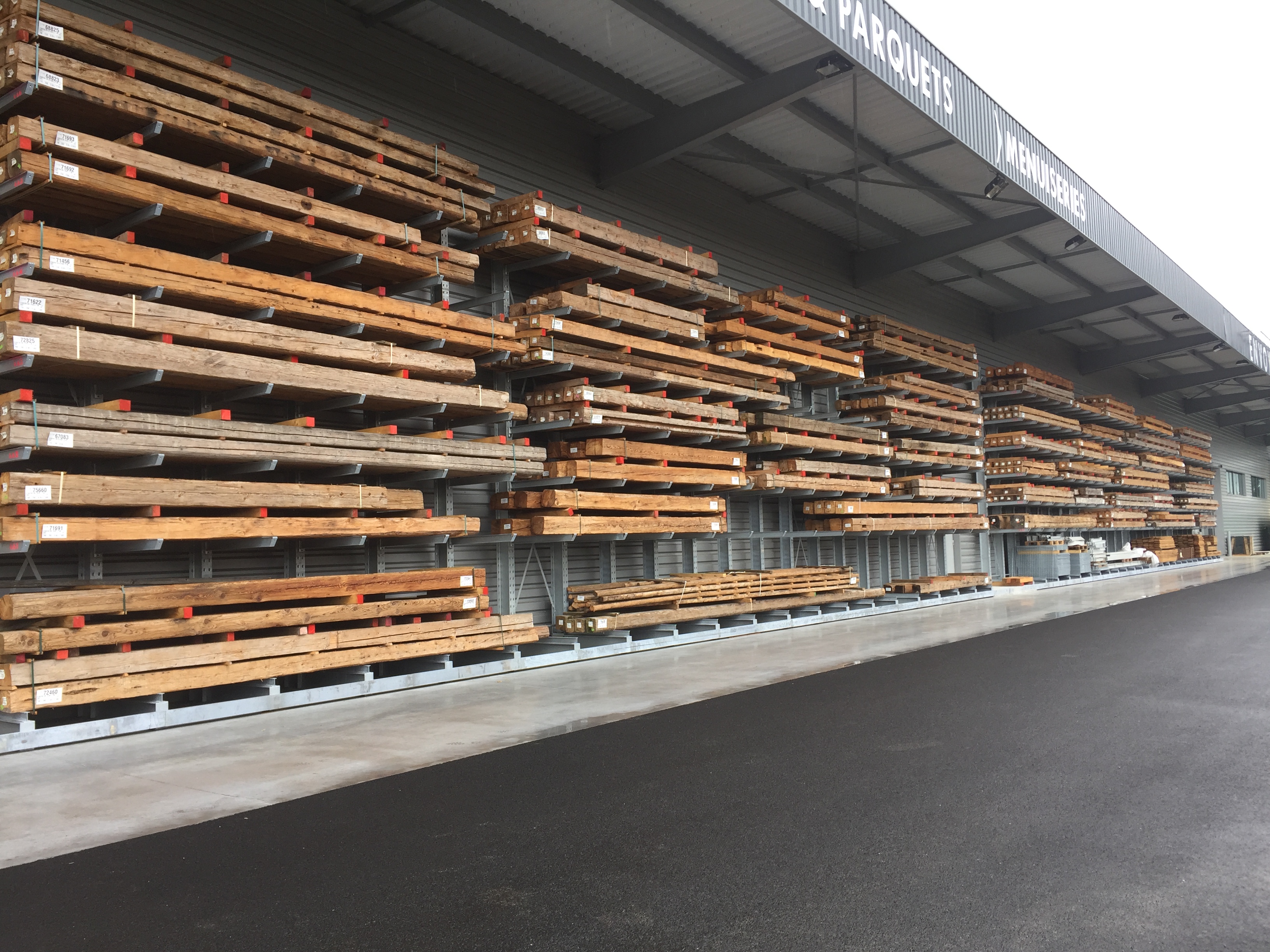 [Translate "Czech Republic"] Cantilever racking timber trade